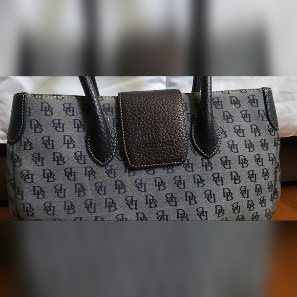 Dooney & Bourke Navy Monogram Fabric & Leather Shoulder Bag Magnetic - Picture 5 of 14